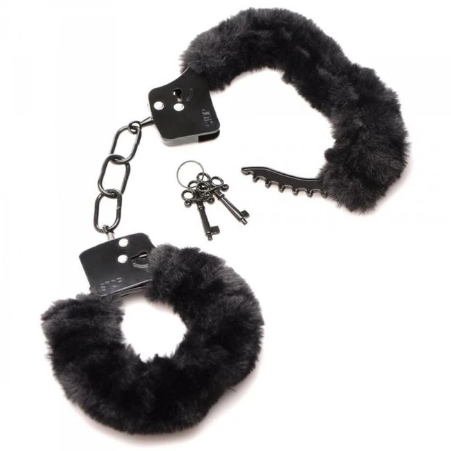 Master Series Cuffed in Fur Handcuffs - Build &amp; Quality