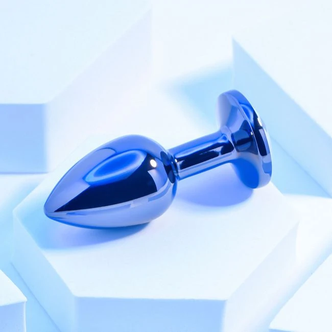 Playboy Tux Small - A Tapered Tip Leading Into a Fuller Middle