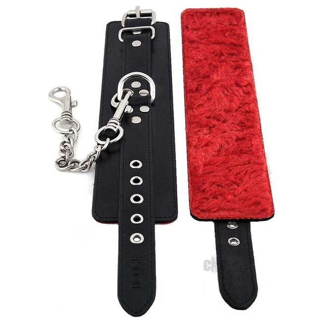 Rouge Fur Wrist Cuffs - Build & Quality