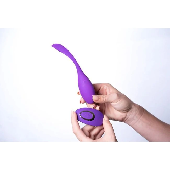 Syrene Maia Remote Luxury Bullet Vibrator - Charging Instructions