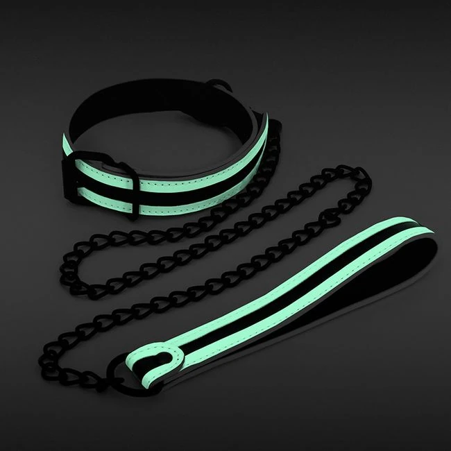 Glo Bondage Collar & Leash Green - Hardware & Fasteners