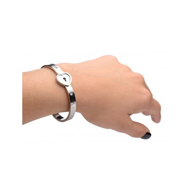Master Series Cuffed Locking & Key Necklace - Hardware & Fasteners